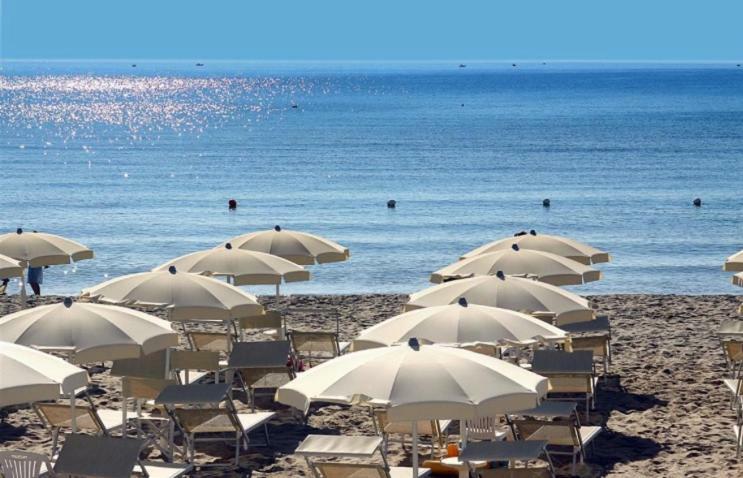 Stella Maris Hotel Lido Marina di Ginosa Buitenkant foto